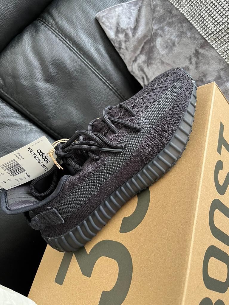 yeezy pyro black